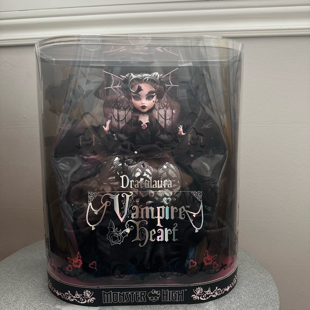 Monster High Draculaura Vampire Heart Doll